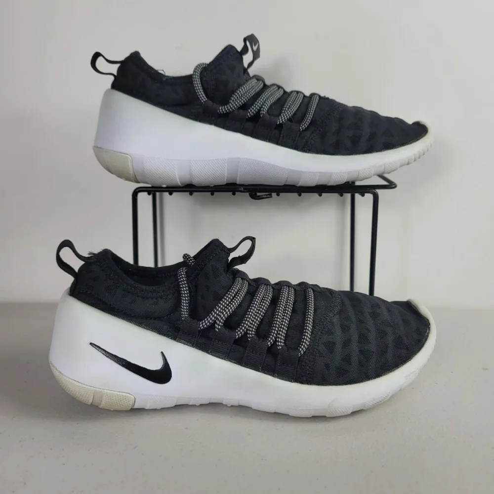 Nike Payaa W Woman's Training Sneakers Black White US 7